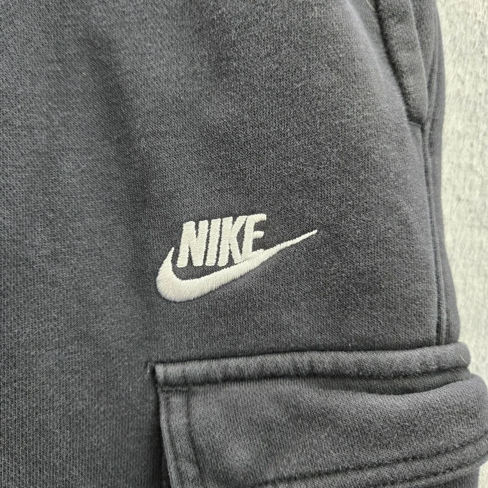 Nike Men Sweatpants M Black Embroidered Cargo Pants Fleece CD3129-010‎